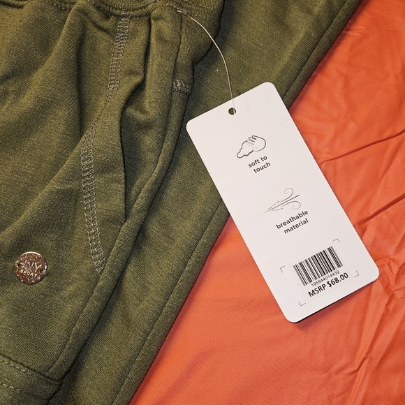 Jones New York Sport Capri Large New w/Tag Green Soft & Lightweight w/Pockets - Picture 2 of 8